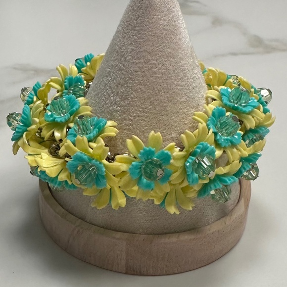 Danny Pollak Jewelry - DANNY POLLAK - Playful Floral Bracelet in Yellow and Deep Turquoise Blue